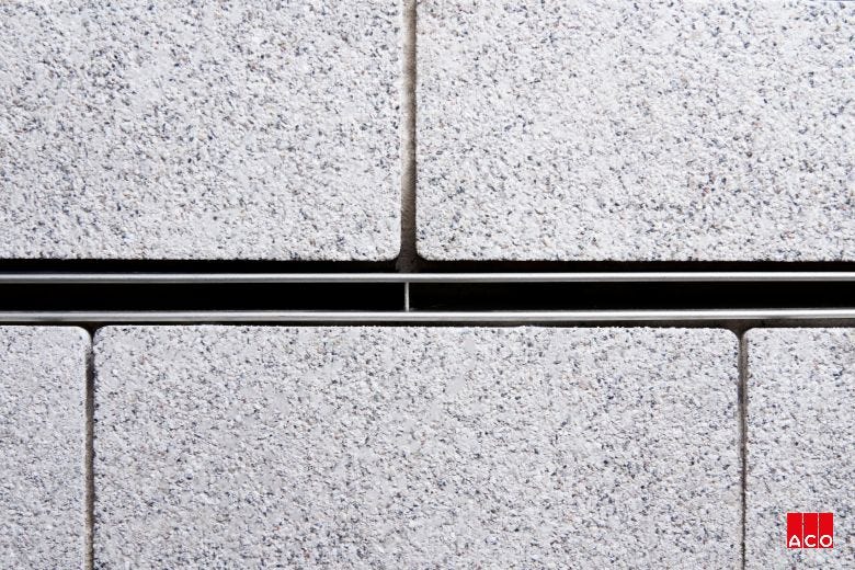 ACO Self® Schlitzahmen ACO Schlitzrinne aus Edelstahl für die Terrasse